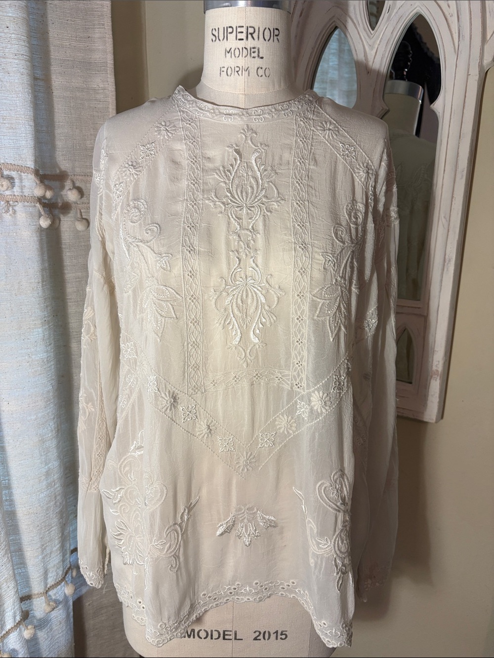 Johnny Was Ivory Embroidered Long-Sleeve Blouse